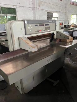 Ref HNYG Polar 920SOF.Year1992.paper cutting machine